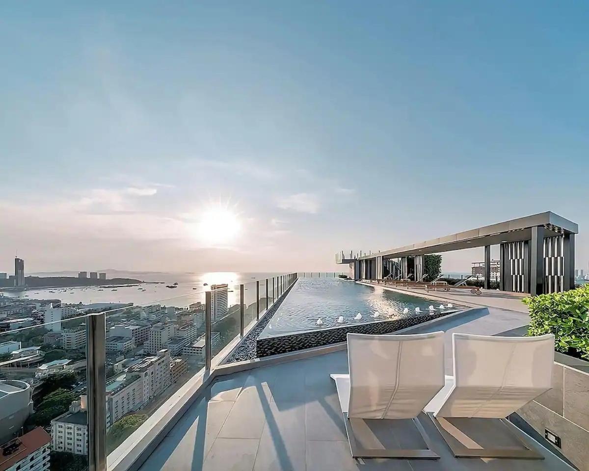 Great Location With Infinity Pool - Central Pattaya Apartman Kültér fotó